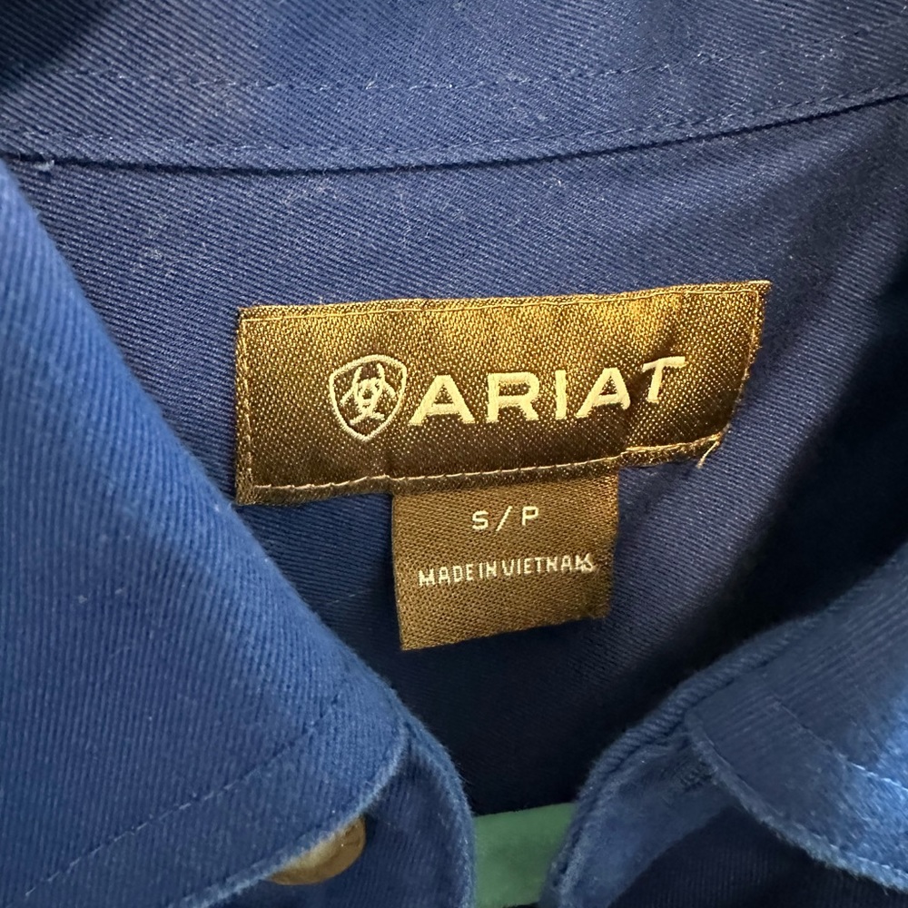 Ariat long sleeve button up - Picture 5 of 5